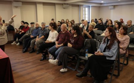 Bursa'da sanat ve düşüncenin ışığında sevgi konuşuldu