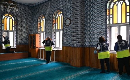 Karabağlar’da Camilere Ramazan Temizliği