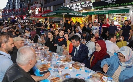 Bayraklı Belediyesi Ramazan Sofralarını Mahallelere Taşıyor