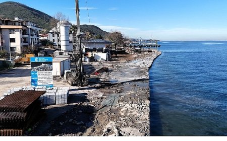 Ulaşlı sahil şeridi fırtınaya karşı yenileniyor