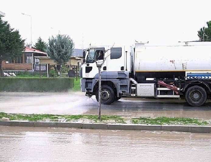 Aliağa Belediyesi Yağmur Sonrası Sahada
