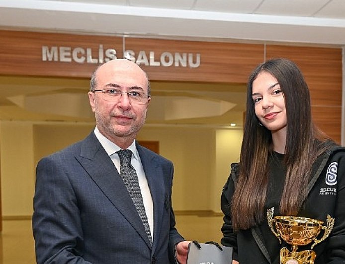 Selçuklu’nun Başarılı Sporcuları Başkan Pekyatırmacı ile Bir Araya Geldi