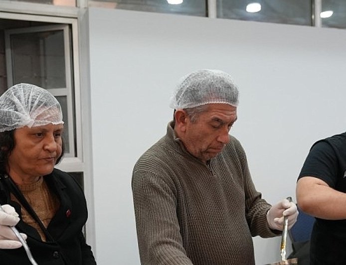 Seferihisar’da Ramazan dayanışması ilk iftarla başladı