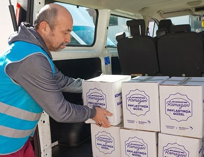 Beylikdüzü Belediyesi Ramazan’da İhtiyaç Sahibi Ailelerin Yanında