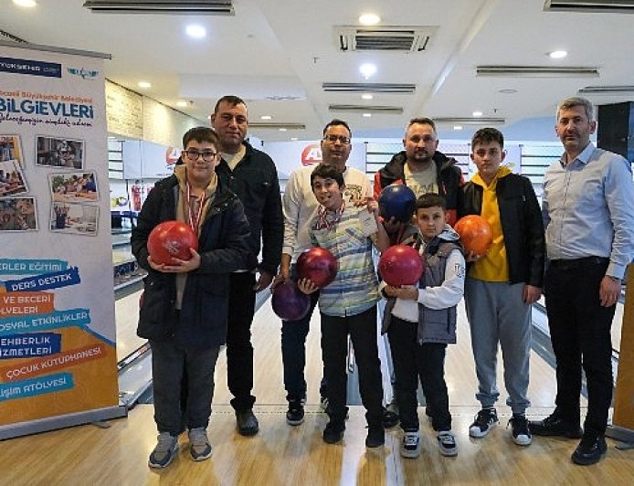 Bilgievleri’nden baba-oğul bowling turnuvası