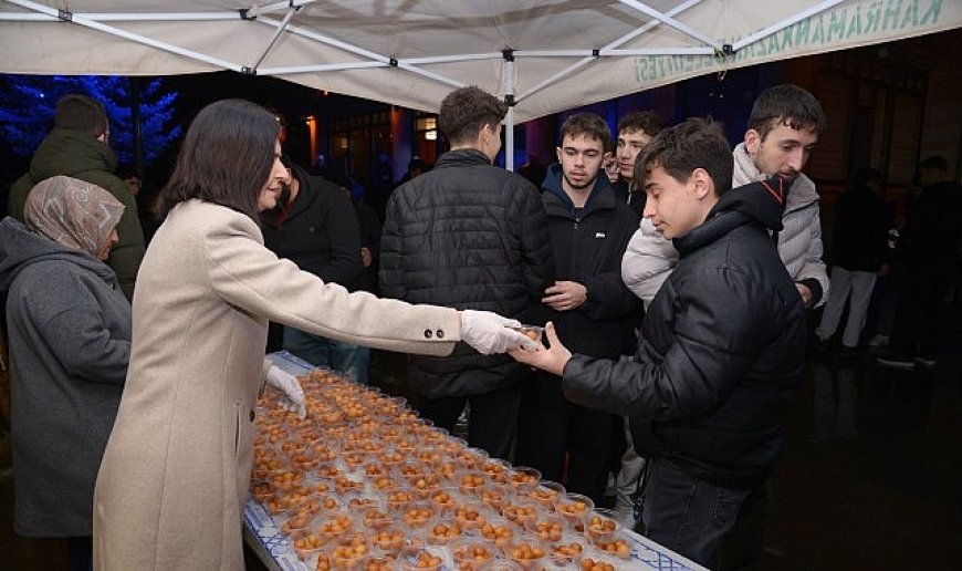 Berat Kandili’nde Lokma İkramı