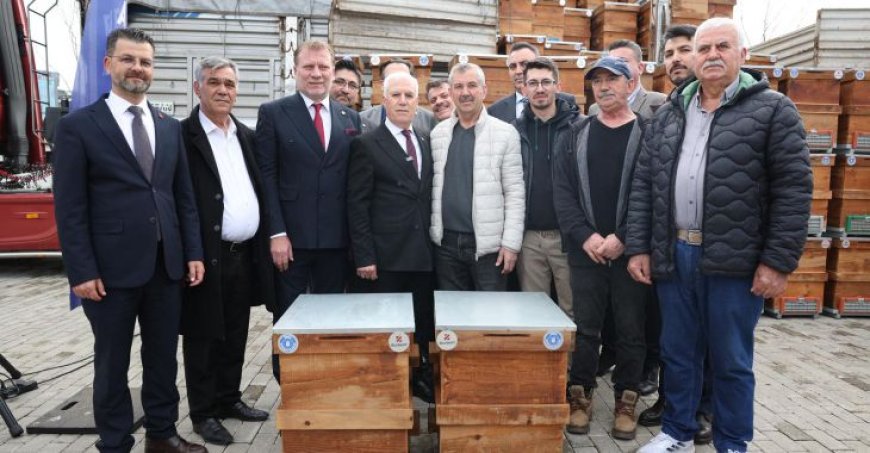 Büyükşehir'den arıcılara kovan desteği