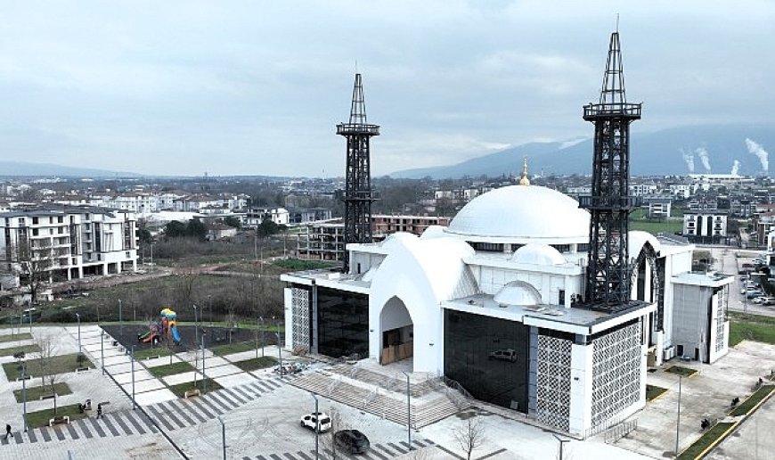 Kartepe Kent Meydanı Camii ilk teravihle açılıyor