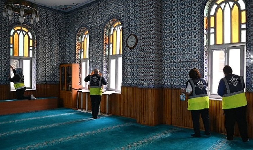 Karabağlar’da Camilere Ramazan Temizliği