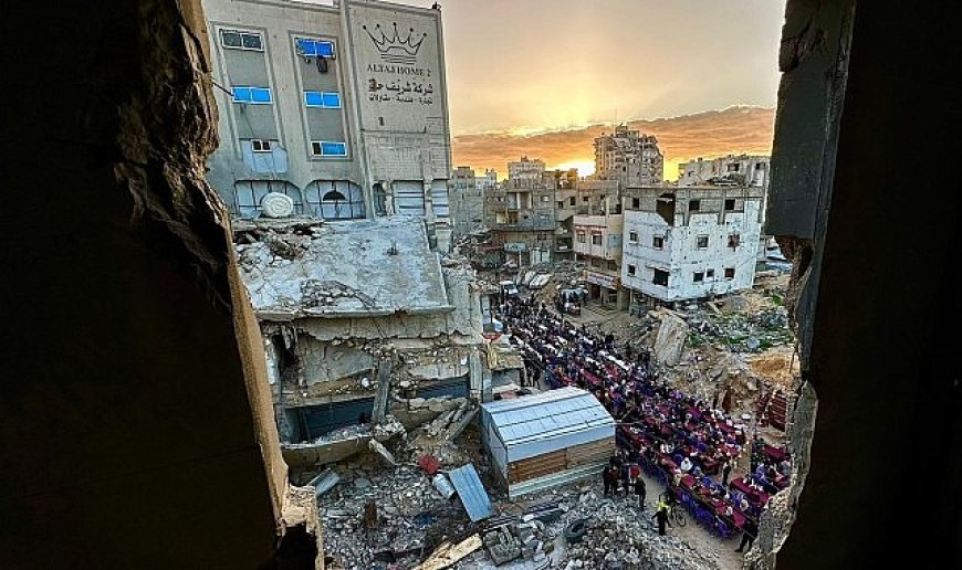 Türk Kızılay Gazze’de Ramazan’ın İlk İftar Sofrasını Kurdu