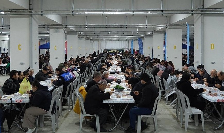 Başkan Çerçioğlu Aydın'ın dört bir yanında vatandaşları iftar sofraları ile buluşturuyor