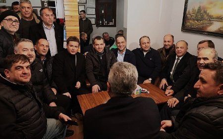 Başkan Erkan Aydın Abdal Meydanı’nda Vatandaşlarla Sahur Yaptı