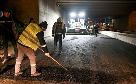 Bornova’da yağmur bitti, asfalt serimi başladı
