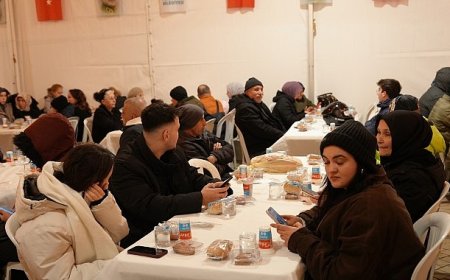 Maltepeliler iftar sofrasında oruçlarını açtı