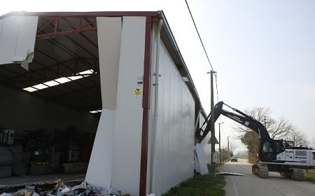 Nilüfer’de tarım alanındaki 900 metrekarelik kaçak yapı yıkıldı