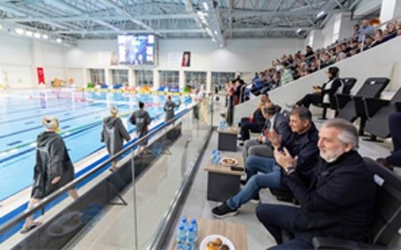 Göztepe’nin Avrupa zaferine Başkan Tugay da eşlik etti