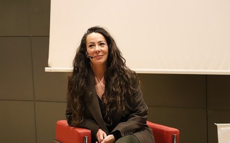 Oyuncu Zeynep Özyağcılar ile 8 Mart'a özel söyleşi!