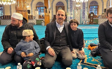 Başkan Altay Kapı Camii’nde Gelenek Olarak Sürdürülen “Ümmet İftarı”nın Bereketine Ortak Oldu