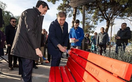 İzmir’den şiddete karşı güçlü mesaj: Kırmızı bank