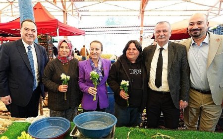 Başkan Dutlulu’dan 8 Mart’a Çiçekli Kutlama