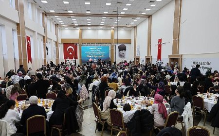 Başkan Özarslan ve Eşi Filiz Özarslan Kadınlarla İftar Sofrasında Buluştu