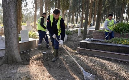 Burhaniye’de Ramazan Bayramı Öncesi Mezarlıklarda Kapsamlı Temizlik