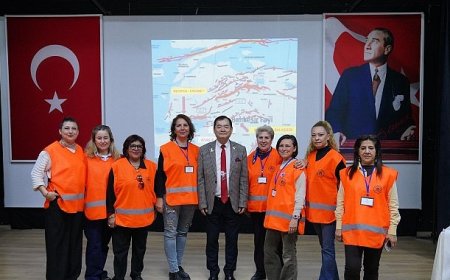 Deprem Uzmanı Moriwaki Ayvalık’ta Uyardı:  “Yapı ve Zemin Güvenliği Hayat Kurtarır”
