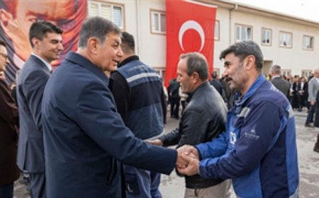 Başkan Tugay, İZSU personeli ile bayramlaştı