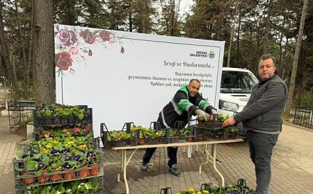 İnegöl’de Bayram Öncesi Mezarlıklar Çiçek Bahçesine Büründü