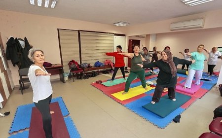 Konak’tan İleri Yaş’a sağlıklı mola: Yoga kursuyla zinde kalıyorlar