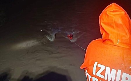 Menderes’te araç dereye uçtu, İzmir İtfaiyesi seferber oldu