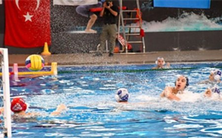 İzmir Büyükşehir Belediyesi sporcuları başarıdan başarıya koşuyor