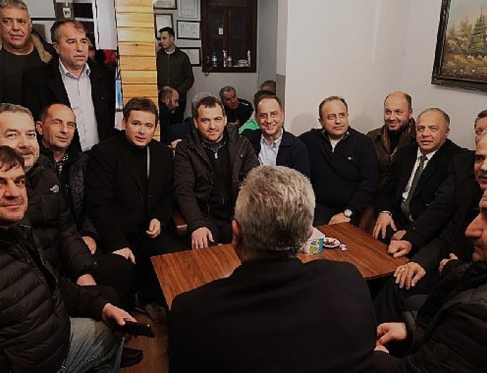 Başkan Erkan Aydın Abdal Meydanı’nda Vatandaşlarla Sahur Yaptı