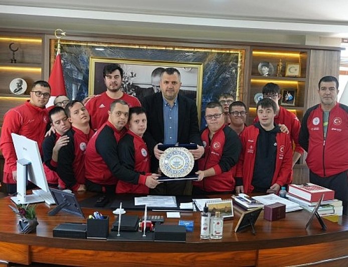 Başkan Taşyasan Down Sendromlular Basketbol Milli Takımı’nı ağırladı