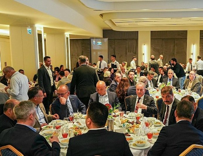 Başkan Dutlulu, Basın Mensupları ve Meclis Üyeleriyle İftarda Buluştu