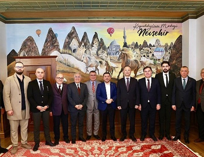 Kırgızistan Ankara Büyükelçisi Kazakbayev, Belediye Başkanı Arı’yı Ziyaret Etti