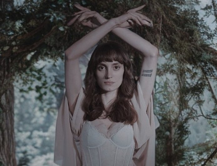 Leliel’den içsel bir yüzleşme: 'Söz Gelimi' (Synthetic Stars) yayında!