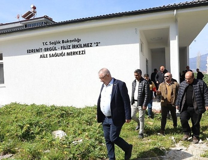 Edremit Belediyesi’den Narlı’dan Bostancı’ya saha mesaisi