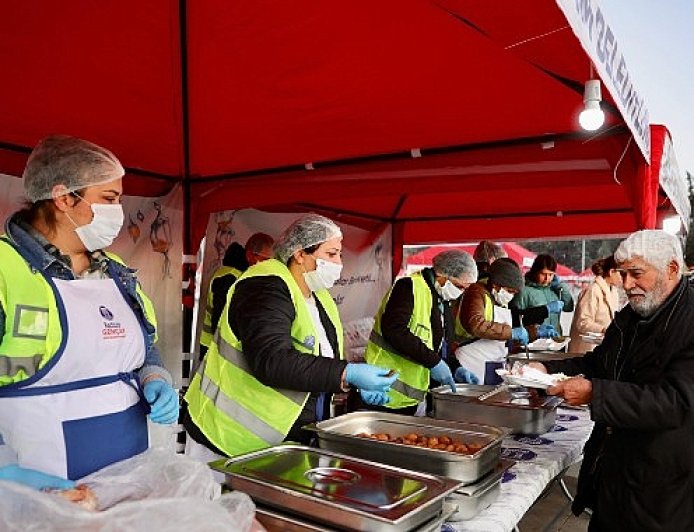 Didim Belediyesi, Didimlileri Cumhuriyet Kent Meydanı’nda Kurulan İftar Sofrasında Buluşturdu