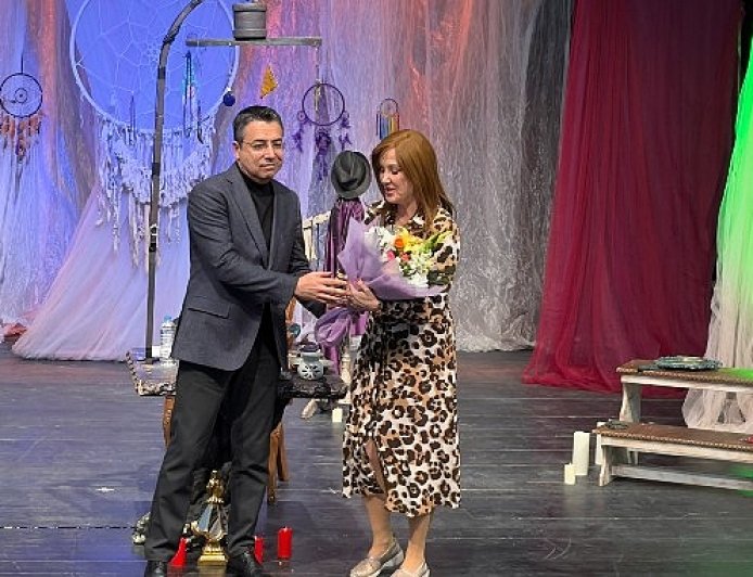 Berna Laçin’den Çankaya’da Tek Kişilik Dev Performans