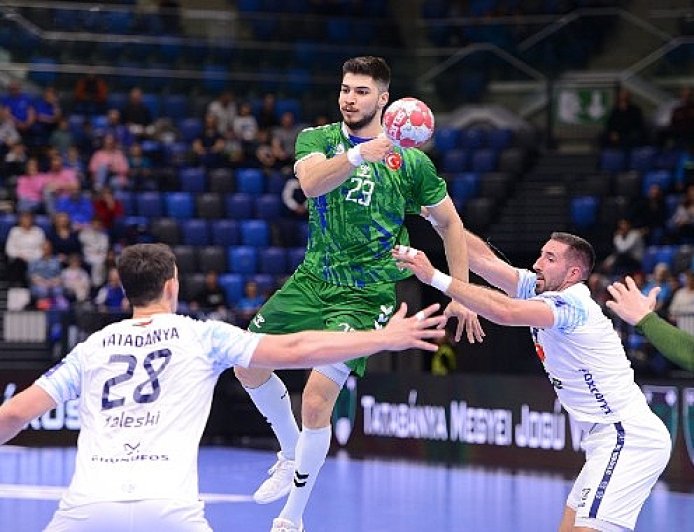 Nilüfer Belediyespor Macaristan’dan avantajlı dönüyor