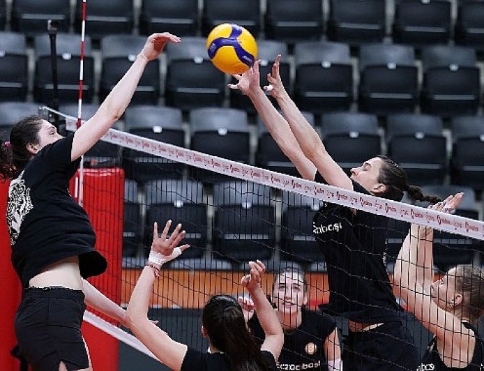 Eczacıbaşı Dynavit, yarı final ilk maçına çıkıyor