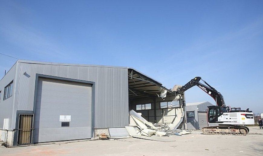 Nilüfer’de 4 kaçak bina yıkıldı