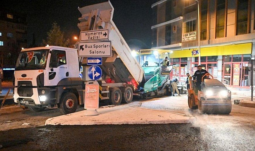 Bornova’da gece asfalt mesaisi
