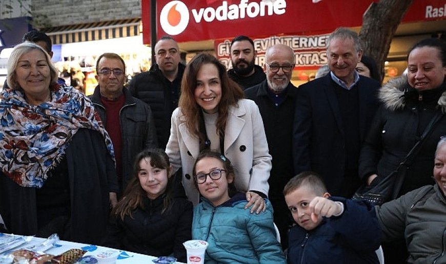 Karşıyaka Çarşı’ya dev sofra: 5 bin kişi iftarda buluştu!