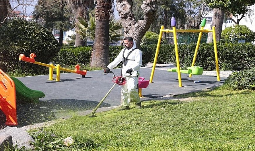 Konak’ın parkları bayramda çiçek gibi