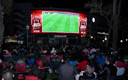Konyalılar Milli Coşkuyu Dev Ekrandan Takip Etti