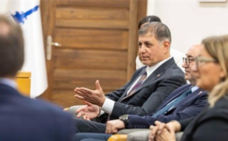 Başkan Tugay Büyükelçi Dumont ve Fransız heyetini konuk etti