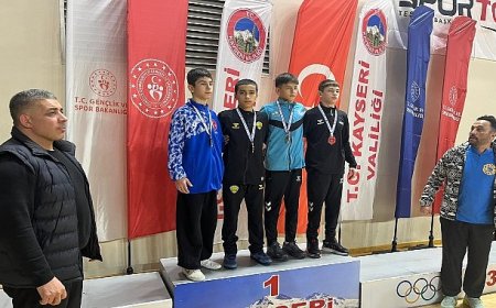 Büyükşehirli Güreşçilerden Madalya Yağmuru