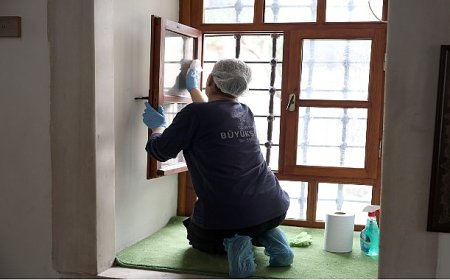 Başkan Çerçioğlu’nun Öncülüğünde Camilerde Temizlik Çalışmaları Sürüyor